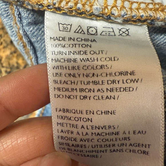 BDG Women’s Slim Boyfriend Low Rise Distressed Denim Jeans Size 27 - Picture 8 of 9